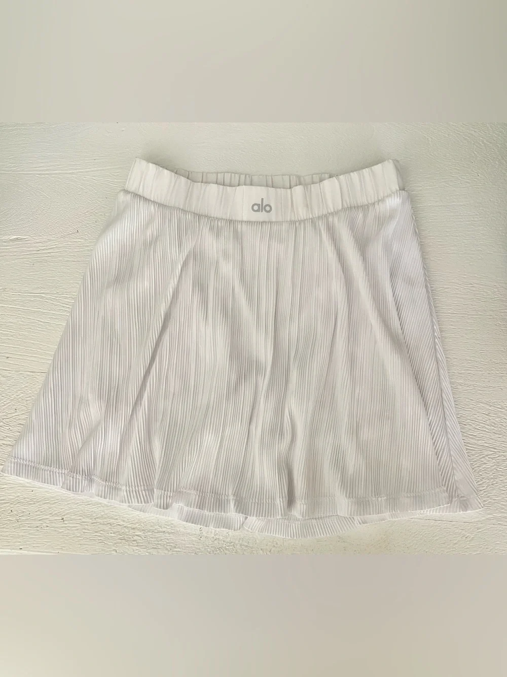 ALO Yoga Women's White micro plisse tennis skirt XS